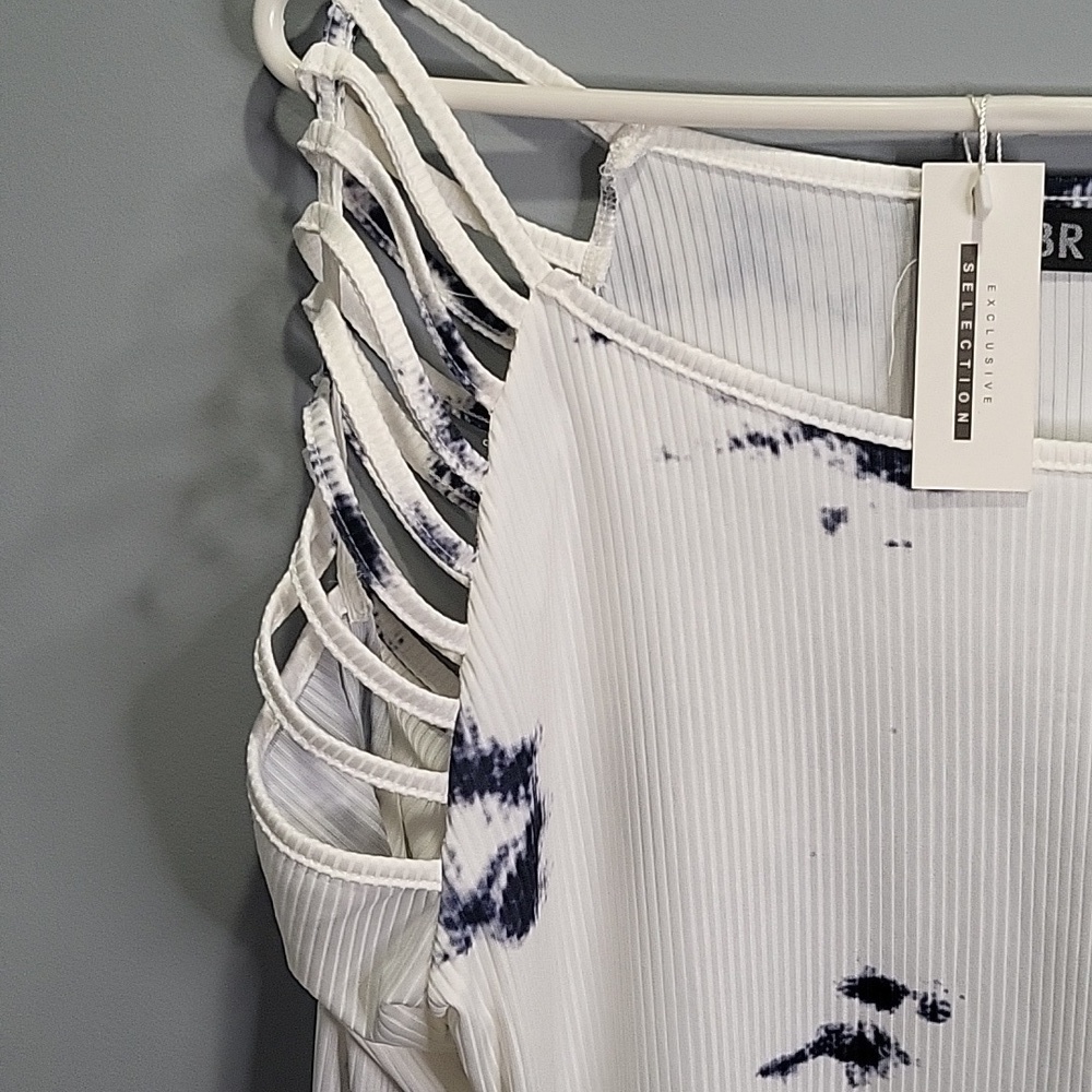 NWT Blue/white tie dye pattern cut out shoulder "laced look" shirt. Size XL - Picture 2 of 4